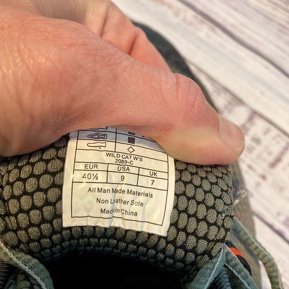 La Sportiva Gray with Red Women’s Trail Shoes (9) - Picture 5 of 5